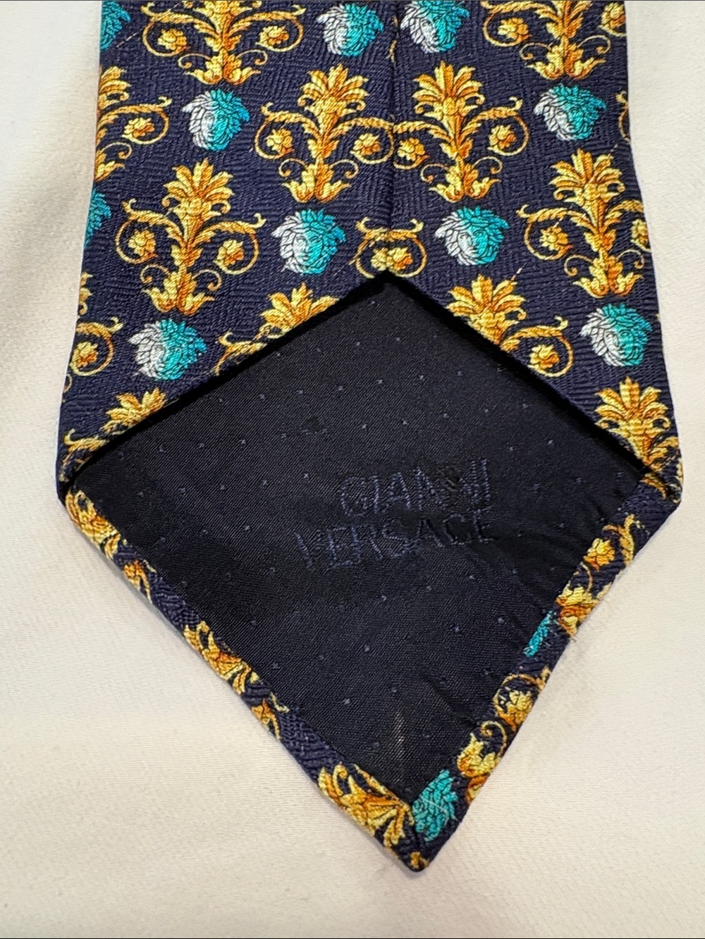 Vintage Gianni Versace Medusa Head Baroque Silk Tie Navy Gold Made in Italy 90’s - Picture 8 of 8